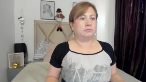 Snapshot of monicapink_ chatting on 1, 12, 2025 Mony online show from 1, 12, 2025