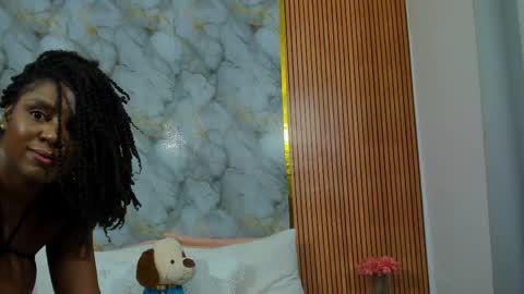 Snapshot of monicaroux chatting on 27, 11, 2025 online show from 27, 11, 2025