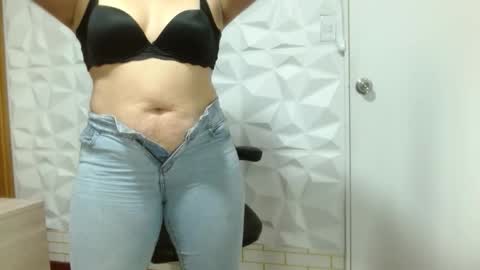 monickhot303av online show from 16, 12, 2025