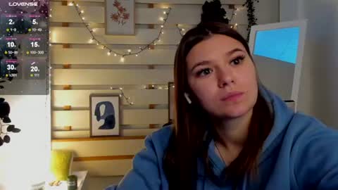 Monika online show from 1, 2, 2026