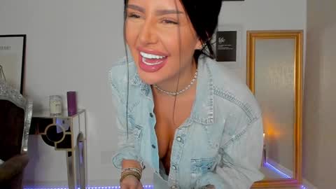 Alessia online show from 6, 1, 2025