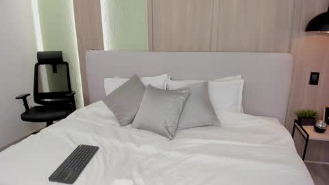 Monique  online show from 14, 12, 2025