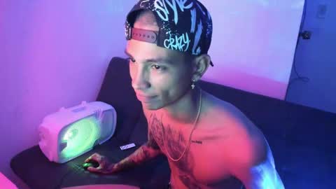 monkeyd_66 online show from 17, 12, 2024