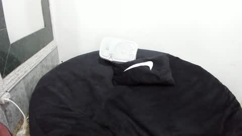 monkeyd_66 online show from 4, 2, 2025