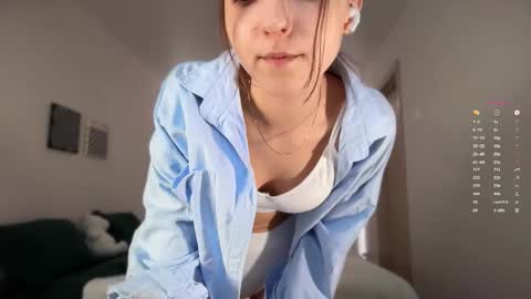 Snapshot of monnymoonn chatting on 29, 10, 2025 Mary online show from 29, 10, 2025