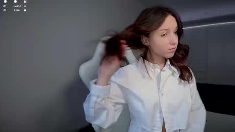 Snapshot of monnymoonn chatting on 13, 11, 2025 Mary online show from 13, 11, 2025