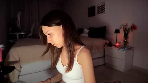 Snapshot of monnymoonn chatting on 3, 12, 2025 Mary online show from 3, 12, 2025