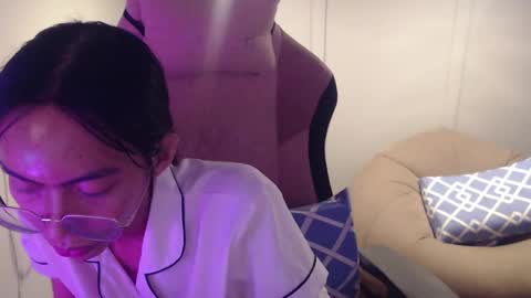 ELYSE A SIMPLE GIRL online show from 31, 1, 2025