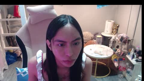 ELYSE A SIMPLE GIRL online show from 19, 1, 2026