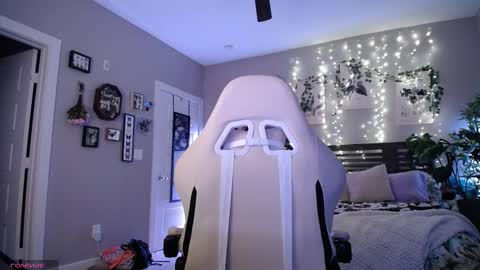 Snapshot of monstrumologist chatting on 7, 1, 2025 Lydia Mooney online show from 7, 1, 2025