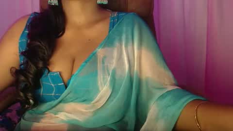 Snapshot of moody_maya chatting on 8, 10, 2025 Maya online show from 8, 10, 2025