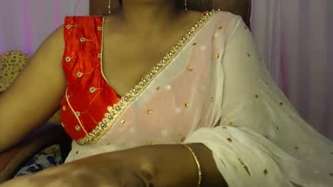 Snapshot of moody_maya chatting on 16, 11, 2025 Maya online show from 16, 11, 2025