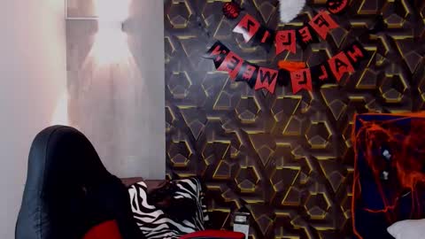 Snapshot of moon_and_fire_ chatting on 30, 10, 2025 moon_and_fire_ online show from 30, 10, 2025