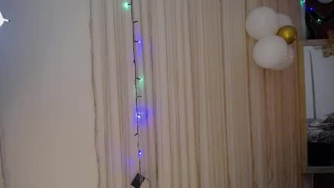 Snapshot of moon_and_fire_ chatting on 11, 11, 2025 moon_and_fire_ online show from 11, 11, 2025