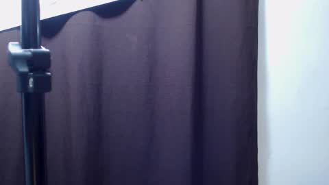 Snapshot of moon_and_fire_ chatting on 17, 11, 2025 moon_and_fire_ online show from 17, 11, 2025