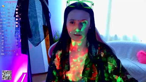 Lola online show from 28, 2, 2025