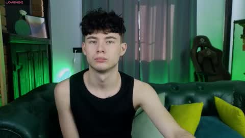 Snapshot of moon_gloww chatting on 27, 2, 2026 moon_gloww online show from 27, 2, 2026