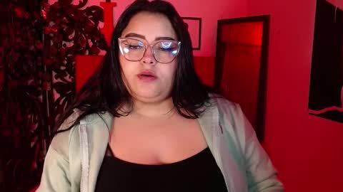 Snapshot of moon_sunflowers chatting on 15, 12, 2025 moon_sunflowers online show from 15, 12, 2025