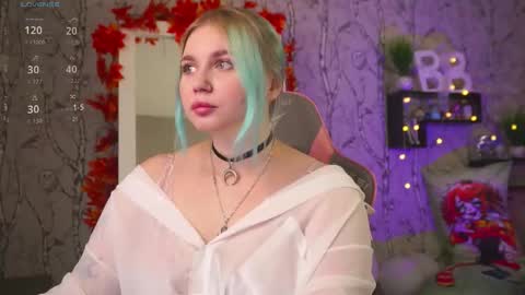 Snapshot of moon_valkyriie chatting on 23, 9, 2025 Emilia online show from 23, 9, 2025