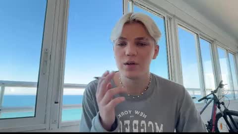 moonflamek online show from 24, 2, 2026