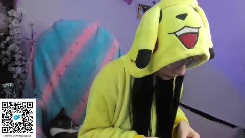 Snapshot of moonlady_ chatting on 15, 9, 2025 MOON online show from 15, 9, 2025