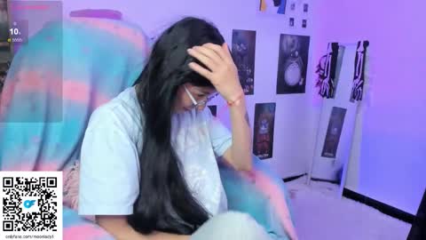 Snapshot of moonlady_ chatting on 25, 10, 2025 MOON online show from 25, 10, 2025