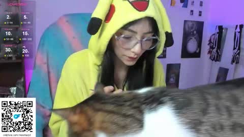 Snapshot of moonlady_ chatting on 28, 10, 2025 MOON online show from 28, 10, 2025