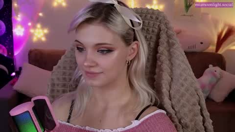 Mia   online show from 15, 1, 2025