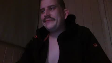 Snapshot of moonlines chatting on 17, 12, 2025 BouncyBoner online show from 17, 12, 2025