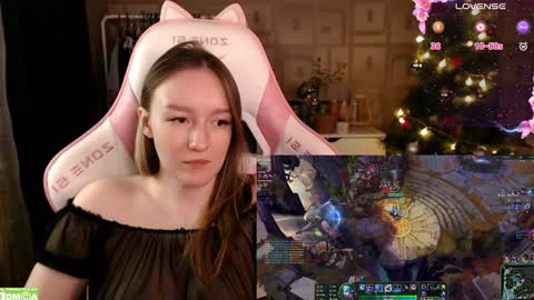 Snapshot of moonlish_siren chatting on 12, 1, 2025 Katrin online show from 12, 1, 2025