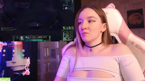 Snapshot of moonlish_siren chatting on 16, 2, 2025 Katrin online show from 16, 2, 2025