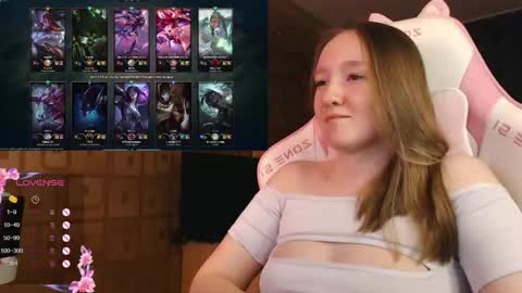 Snapshot of moonlish_siren chatting on 20, 9, 2025 Katrin online show from 20, 9, 2025