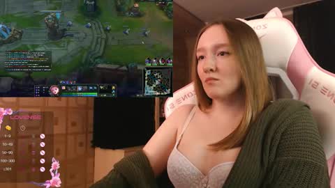 Snapshot of moonlish_siren chatting on 9, 10, 2025 Katrin online show from 9, 10, 2025