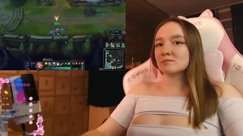 Snapshot of moonlish_siren chatting on 20, 10, 2025 Katrin online show from 20, 10, 2025