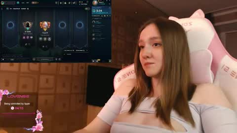 Snapshot of moonlish_siren chatting on 22, 10, 2025 Katrin online show from 22, 10, 2025