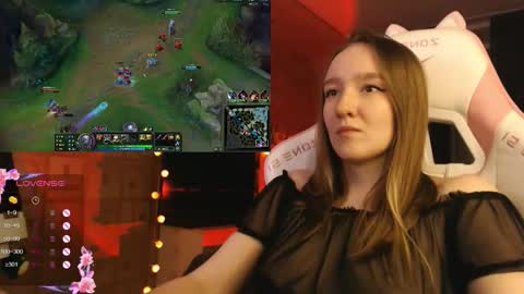 Snapshot of moonlish_siren chatting on 24, 10, 2025 Katrin online show from 24, 10, 2025