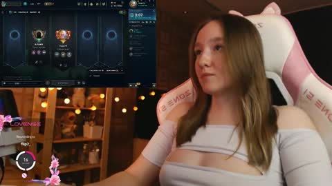 Snapshot of moonlish_siren chatting on 26, 10, 2025 Katrin online show from 26, 10, 2025