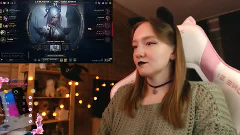 Snapshot of moonlish_siren chatting on 28, 10, 2025 Katrin online show from 28, 10, 2025