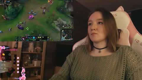 Snapshot of moonlish_siren chatting on 6, 11, 2025 Katrin online show from 6, 11, 2025