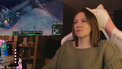 Snapshot of moonlish_siren chatting on 25, 11, 2025 Katrin online show from 25, 11, 2025