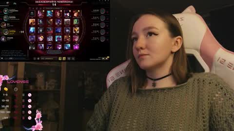 Snapshot of moonlish_siren chatting on 4, 12, 2025 Katrin online show from 4, 12, 2025