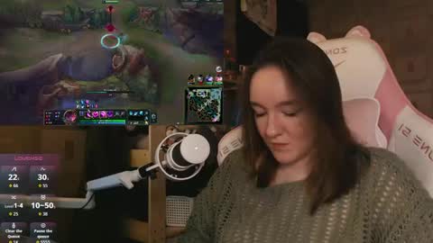 Snapshot of moonlish_siren chatting on 8, 4, 2026 Katrin online show from 8, 4, 2026