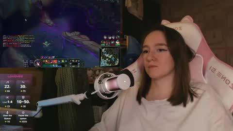 Snapshot of moonlish_siren chatting on 9, 4, 2026 Katrin online show from 9, 4, 2026