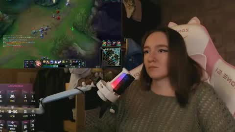 Snapshot of moonlish_siren chatting on 25, 4, 2026 Katrin online show from 25, 4, 2026