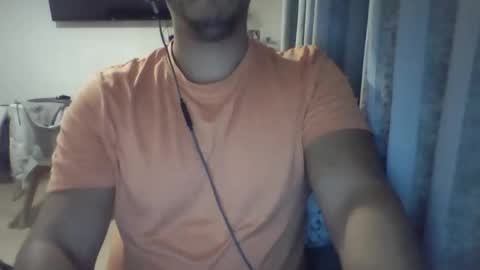 Snapshot of morenolatin19 chatting on 24, 10, 2025 Jos Luis online show from 24, 10, 2025