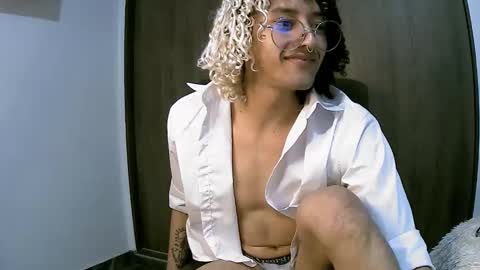 Snapshot of morenox_luxe chatting on 16, 12, 2025 Danny online show from 16, 12, 2025