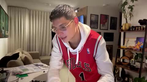 Snapshot of morgan_hiller chatting on 28, 10, 2025 online show from 28, 10, 2025