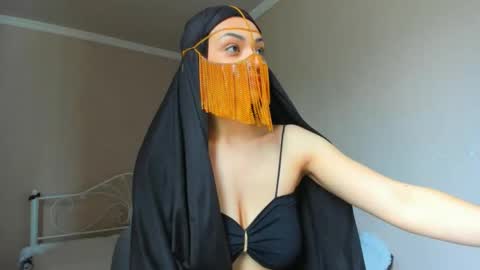 Snapshot of moroccan_diamond_ chatting on 4, 5, 2026 Medina online show from 4, 5, 2026