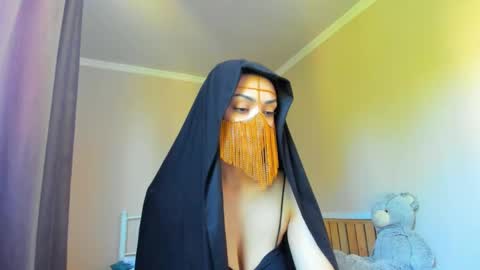 Snapshot of moroccan_diamond_ chatting on 25, 5, 2026 Medina online show from 25, 5, 2026
