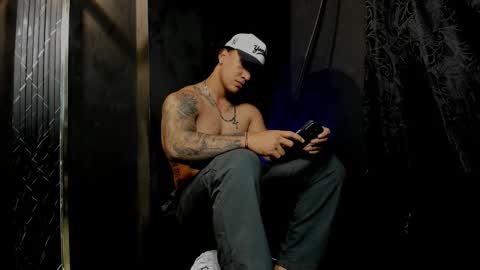 Snapshot of mr_maximo chatting on 11, 11, 2025 mr_maximo online show from 11, 11, 2025